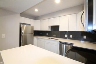 935 La Posada Dr in Austin, TX - Building Photo - Building Photo