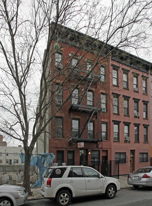 220 E 111th St in New York, NY - Foto de edificio