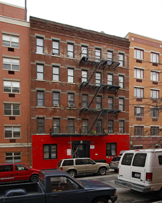 302 E 3rd St in New York, NY - Building Photo - Building Photo