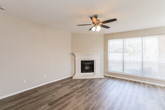 6300 Redeagle Creek Dr in Fort Worth, TX - Building Photo - Building Photo