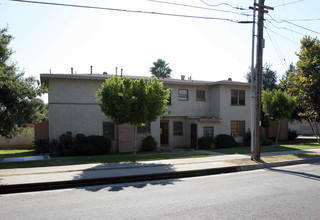 439-443 N Holliston Ave in Pasadena, CA - Building Photo - Building Photo