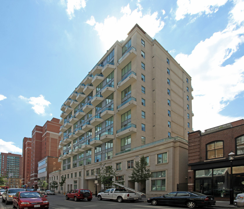 Absolute Lofts in Toronto, ON - Building Photo