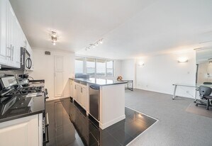 6040 BLVD E in West New York, NJ - Building Photo