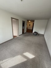 279 N Main St, Unit 6 in Winchester, CT - Building Photo - Building Photo