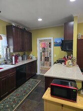 19 Essex St. #2, Unit #1 in Danvers, MA - Foto de edificio - Building Photo