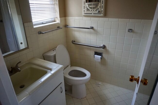 317 E Langley Blvd in Universal City, TX - Building Photo - Building Photo