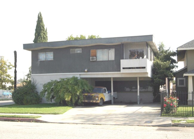 3414 W 17th St in Los Angeles, CA - Building Photo - Building Photo