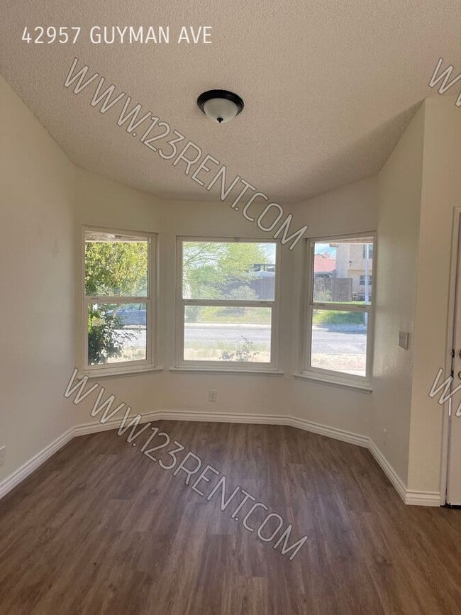 42957 Guyman Ave in Lancaster, CA - Building Photo - Building Photo