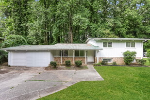 2410 Ridgeway Dr in Atlanta, GA - Building Photo