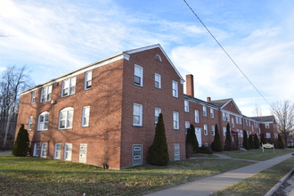 Shire Cove Apartments in East Cleveland, OH - Building Photo - Building Photo