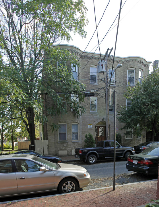 54-56 Norfolk St in Cambridge, MA - Foto de edificio