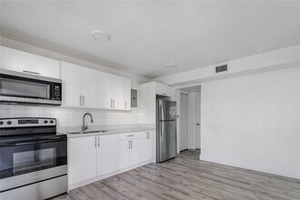 1630 NW 18th St in Miami, FL - Building Photo - Building Photo