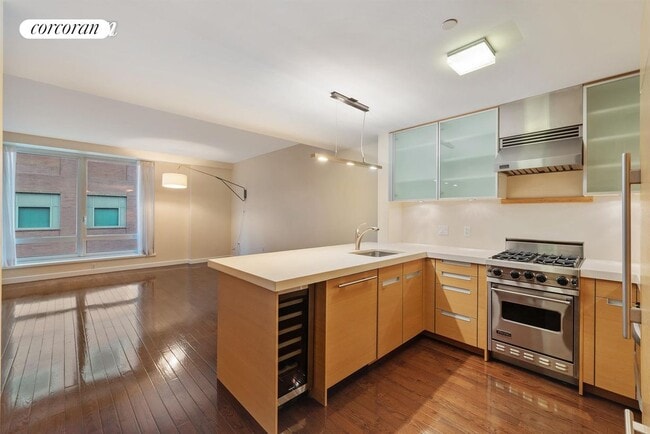 property at 462 W 58th St