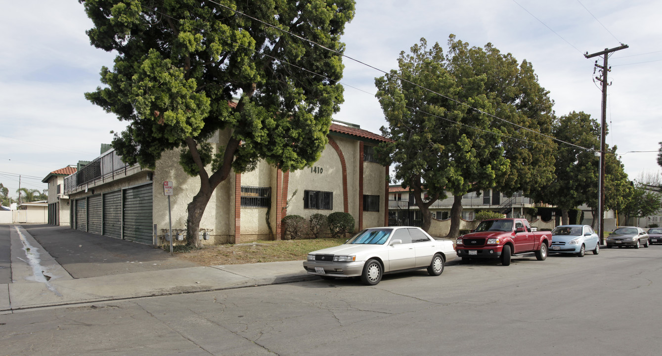 1410-1438 Peckham St in Fullerton, CA - Building Photo