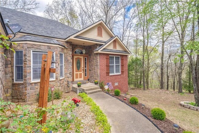 95 Bassingham Dr in Bella Vista, AR - Building Photo - Building Photo