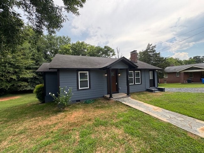 200 E Park Ave in Albemarle, NC - Foto de edificio - Building Photo