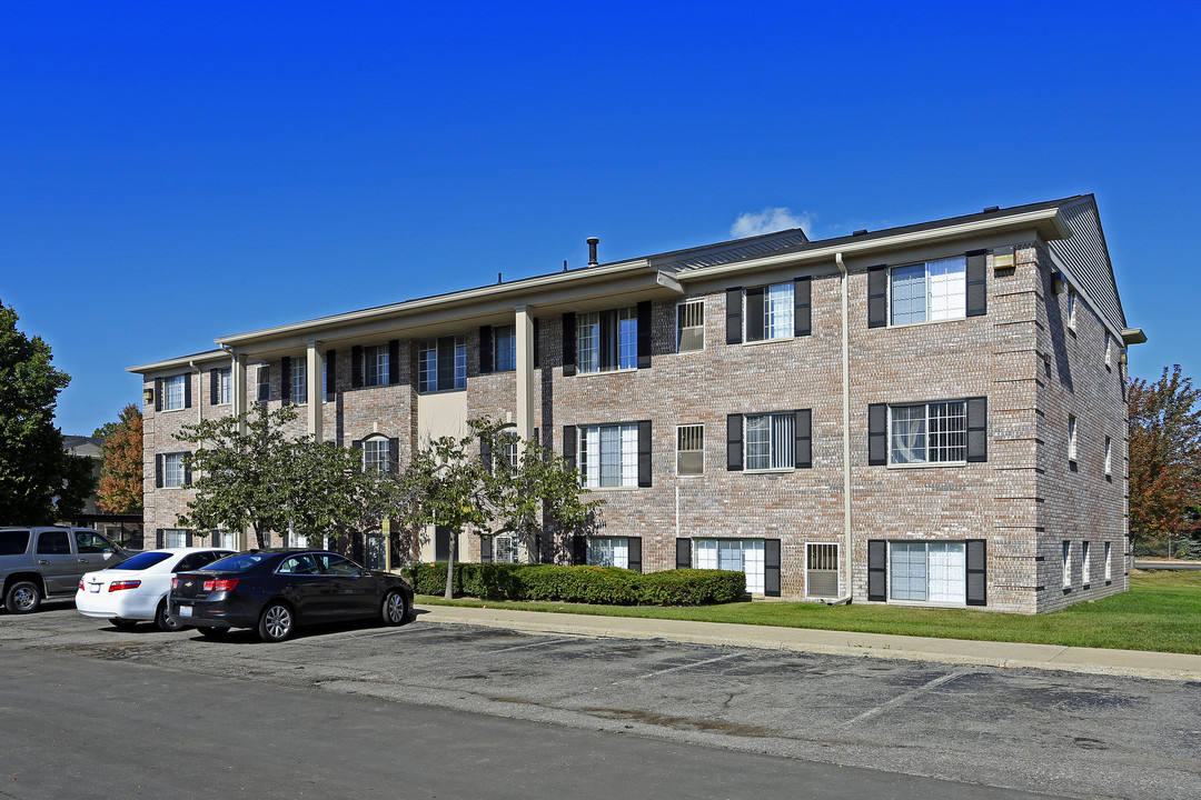 Club One of Auburn Hills in Pontiac, MI - Foto de edificio