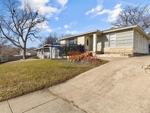 4366 Valentine St in Fort Worth, TX - Foto de edificio - Building Photo