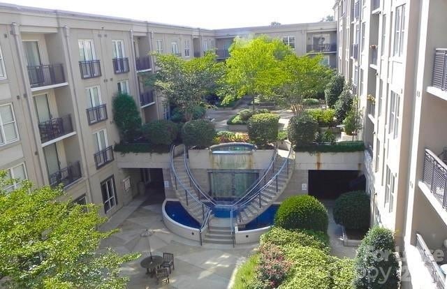 1315 East Blvd, Unit 412 in Charlotte, NC - Foto de edificio - Building Photo