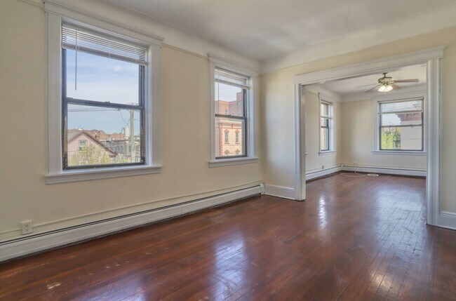 327 8th St-Unit -5 in Union City, NJ - Building Photo - Building Photo