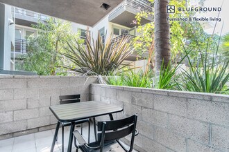 375 N La Cienega Blvd in West Hollywood, CA - Building Photo - Building Photo
