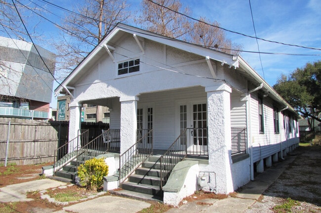 property at 6321 S Prieur St
