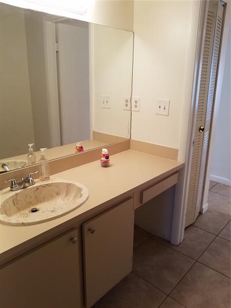1728 NW 72nd Ave in Plantation, FL - Building Photo