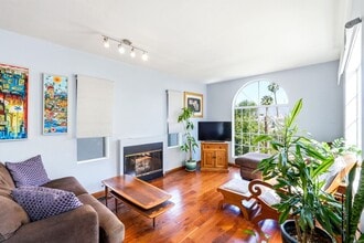 612 Alta Vista Dr in Glendale, CA - Building Photo - Building Photo