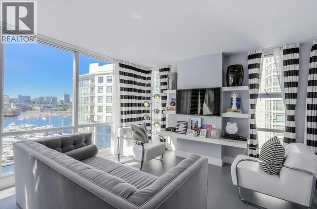 193 Aquarius Mews in Vancouver, BC - Building Photo - Building Photo