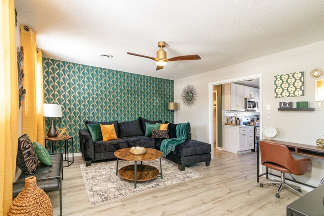 308 Denny Cir