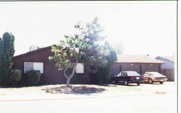 9572-9576 Bancroft Way in Stockton, CA - Foto de edificio