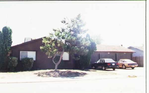 9572-9576 Bancroft Way in Stockton, CA - Building Photo