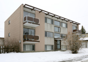 4024 Glenpark Cres SW in Calgary, AB - Building Photo - Building Photo