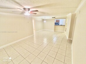 4255 N University Dr in Sunrise, FL - Building Photo - Building Photo