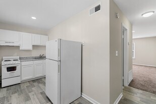 Gosnold Mews Apartments in Hampton, VA - Building Photo