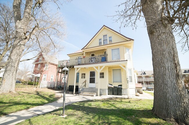 2610 College St - Cedar Falls in Cedar Falls, IA - Building Photo - Building Photo