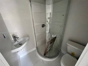 27 NE 5th Ave in Hialeah, FL - Building Photo - Building Photo