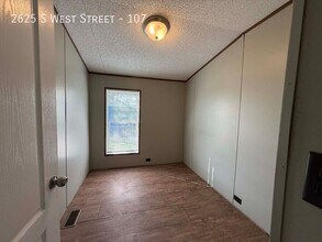 2625 S West St in Wichita, KS - Building Photo - Building Photo