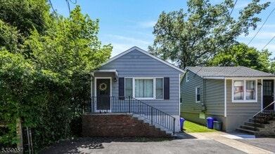 15 Grandview Ave in Oakland, NJ - Building Photo - Building Photo