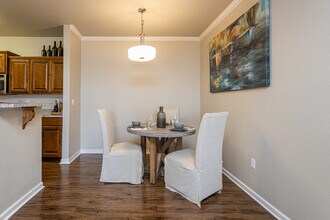 Cameron Isles Apartment Homes in Houma, LA - Foto de edificio - Interior Photo