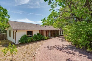 2801 Cedarview Dr in Austin, TX - Building Photo