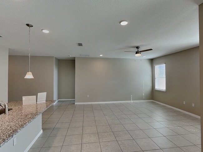 5621 Camilla St in St. Cloud, FL - Foto de edificio - Building Photo