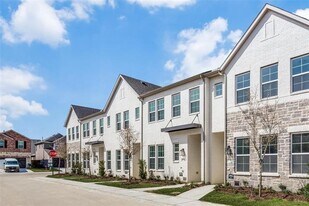 9915 Schramm St in Irving, TX - Building Photo