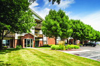 Highland Meadows Apartments in Bellevue, NE - Foto de edificio - Building Photo