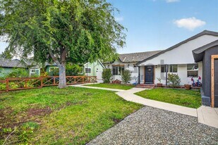 2602 Deodar St in Santa Ana, CA - Building Photo