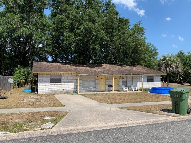 235 Mimosa Dr in Palatka, FL - Building Photo