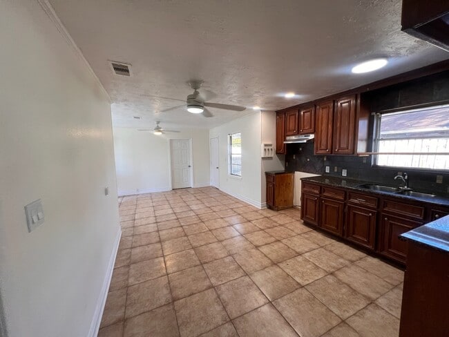 2146 Minnesota St in Houston, TX - Foto de edificio - Building Photo