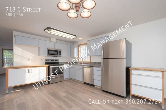 718 C St in Washougal, WA - Building Photo - Building Photo