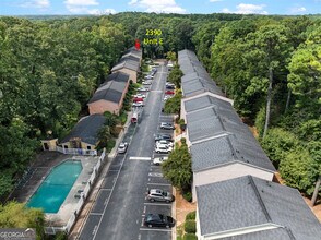 2390 Lawrenceville Hwy in Decatur, GA - Foto de edificio - Building Photo