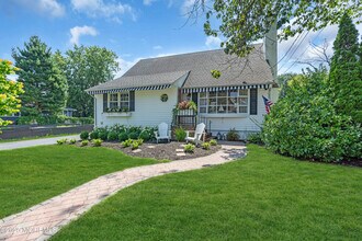 351 Euclid Ave in Manasquan, NJ - Building Photo - Building Photo